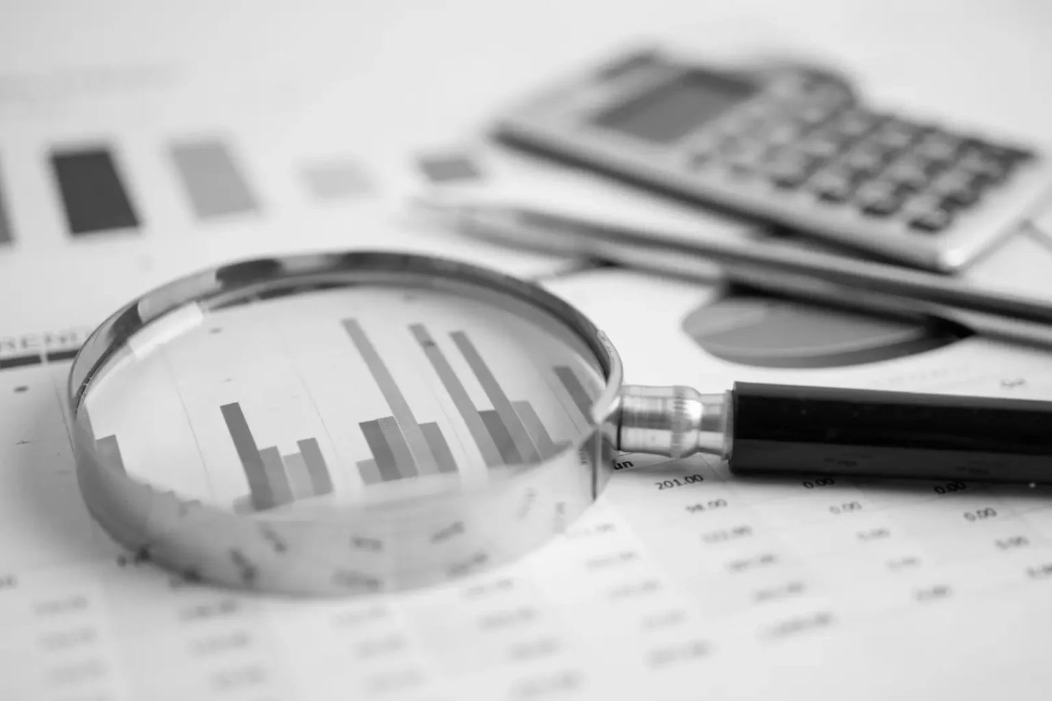 Google Analytics 4 in Looker Studio poročila za analitiko digitalnih kampanj – natančno merjenje rezultatov in ROI analiza.